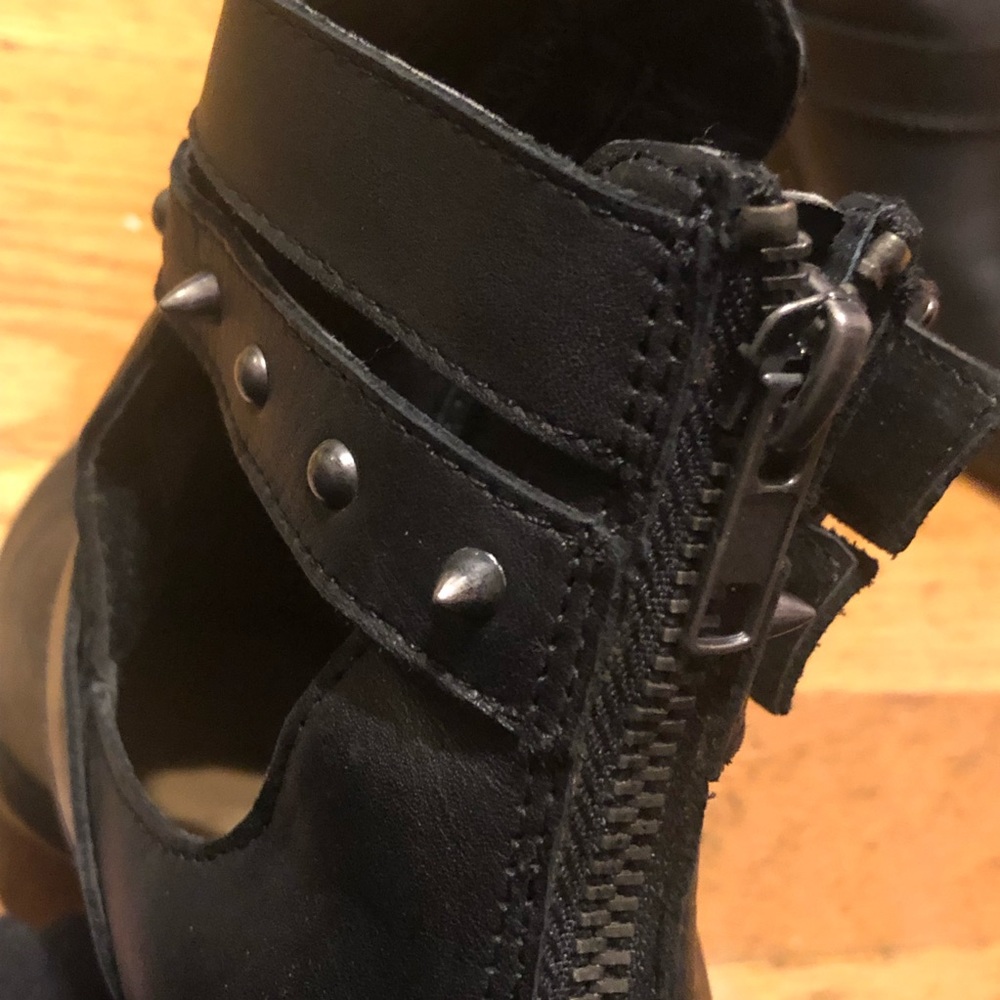 Boots - Picture 3 of 4